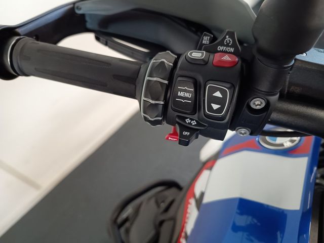 bmw - r-1300-gs