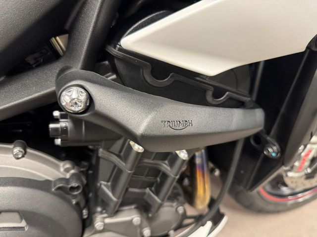 triumph - street-triple-rs