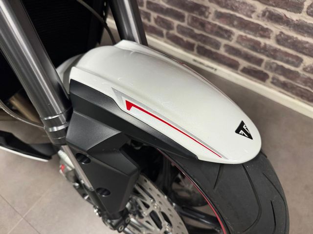 triumph - street-triple-rs