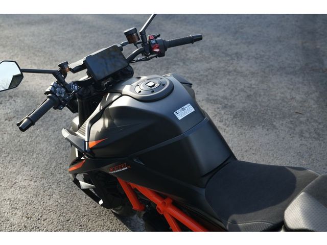 ktm - 1390-super-duke-r-evo