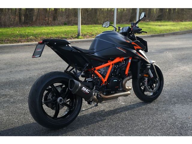 ktm - 1390-super-duke-r-evo