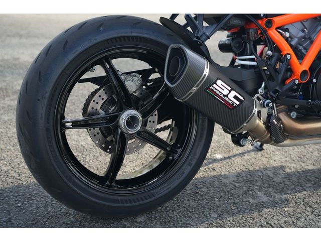 ktm - 1390-super-duke-r-evo