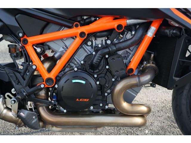 ktm - 1390-super-duke-r-evo