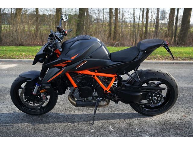 ktm - 1390-super-duke-r-evo