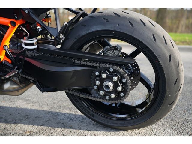 ktm - 1390-super-duke-r-evo