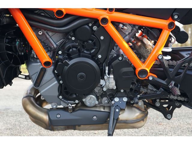 ktm - 1390-super-duke-r-evo