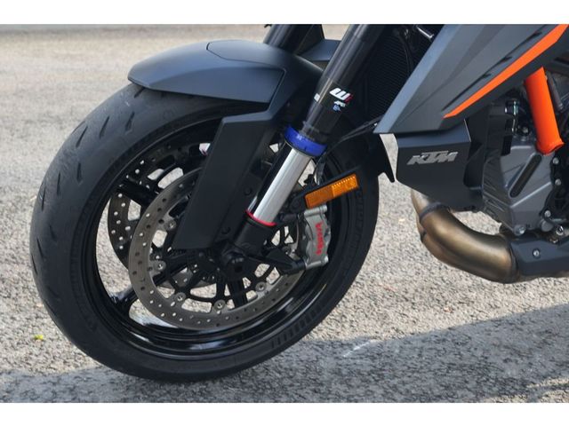 ktm - 1390-super-duke-r-evo