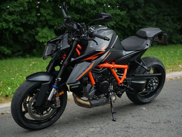 ktm - 1390-super-duke-r-evo