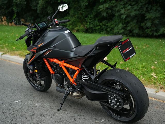 ktm - 1390-super-duke-r-evo