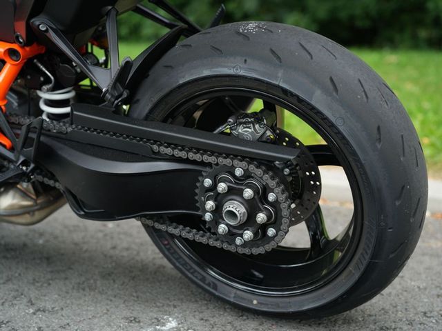 ktm - 1390-super-duke-r-evo
