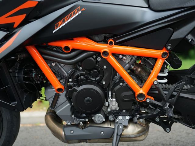 ktm - 1390-super-duke-r-evo