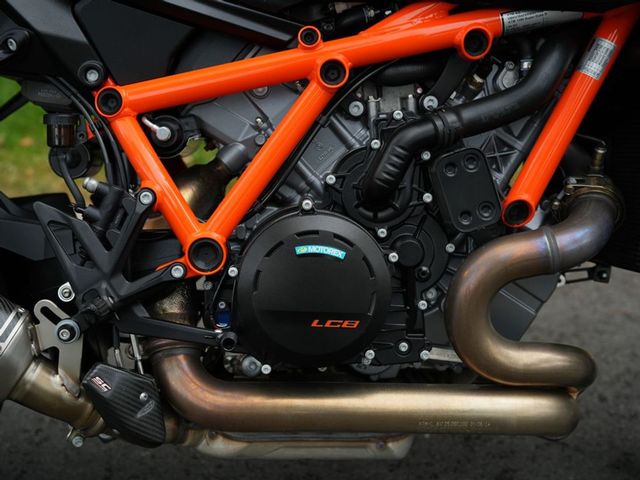 ktm - 1390-super-duke-r-evo