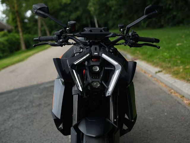 ktm - 1390-super-duke-r-evo