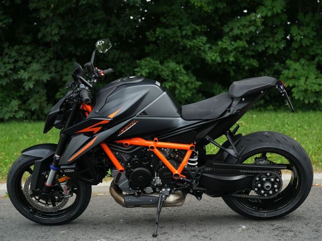 ktm - 1390-super-duke-r-evo