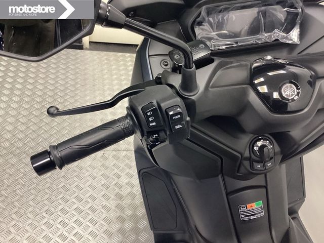 yamaha - x-max-300-abs