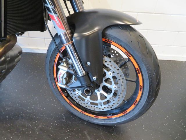 ktm - 1290-super-duke-r