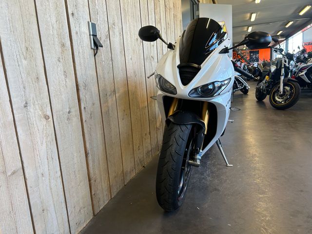 triumph - daytona-675-r