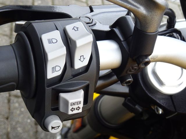 ducati - monster-821