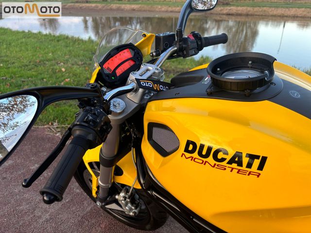 ducati - monster-696