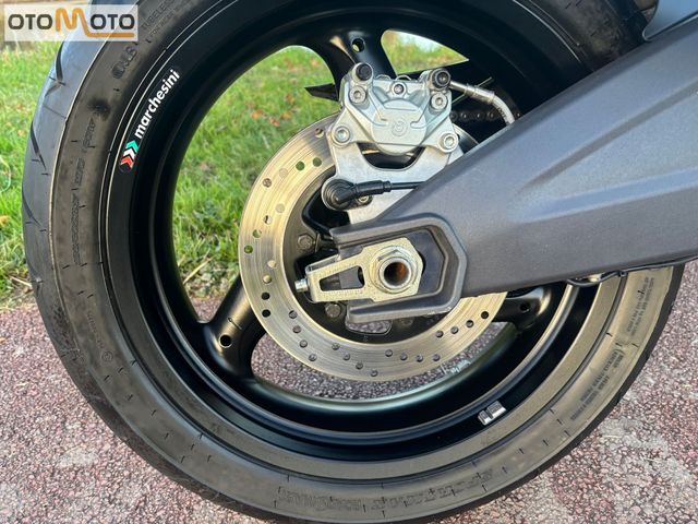 ducati - monster-696