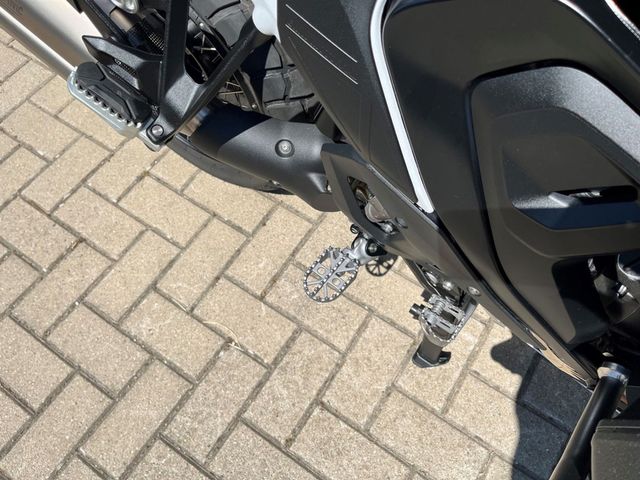 bmw - r-1300-gs