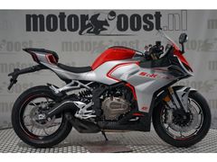 Qjmotor SRK421 RR RED 2026 nieuw – foto 2 van 18