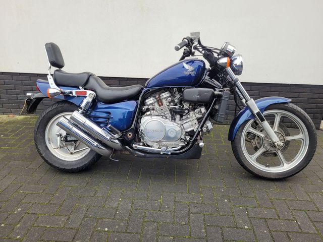 honda - vf-700-c-supermagna