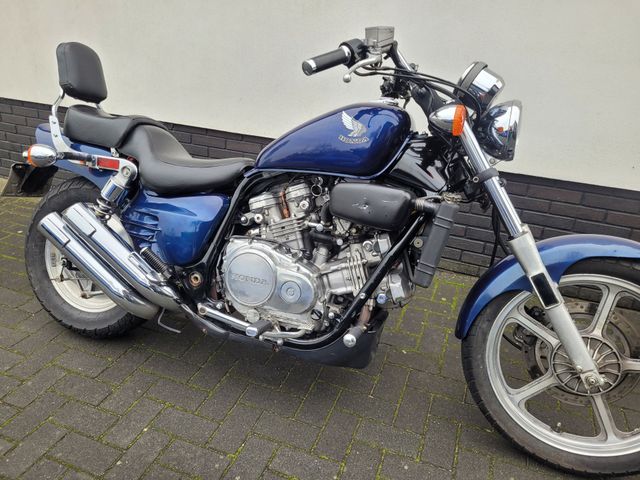 honda - vf-700-c-supermagna