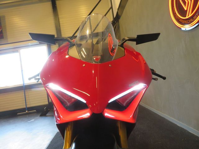 ducati - panigale-v4-s