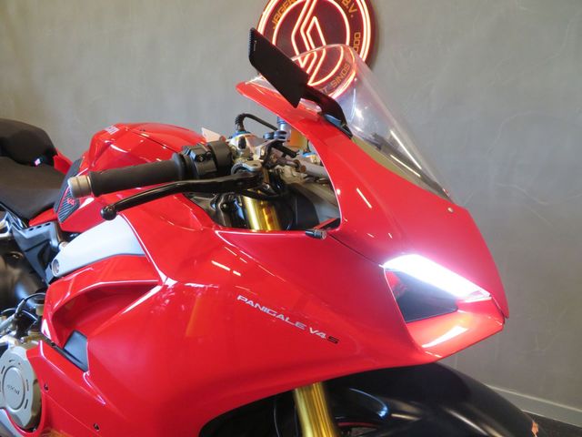 ducati - panigale-v4-s