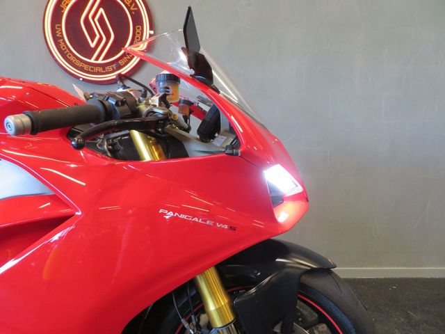 ducati - panigale-v4-s