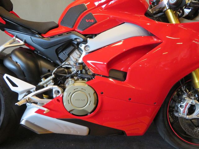 ducati - panigale-v4-s