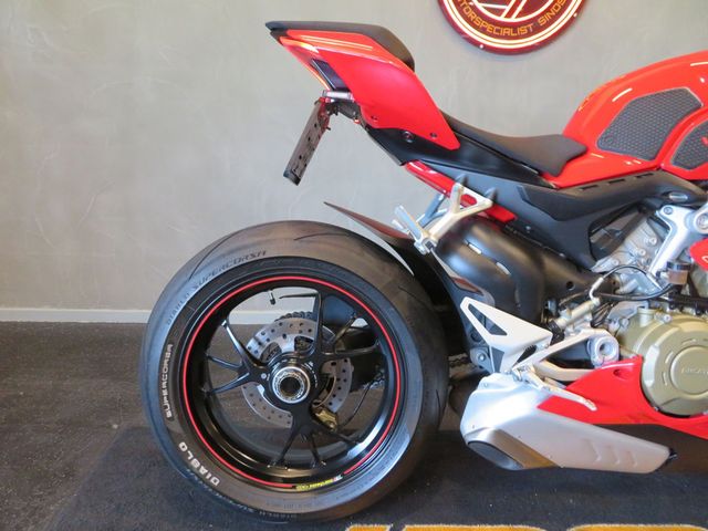 ducati - panigale-v4-s