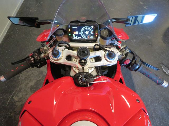 ducati - panigale-v4-s