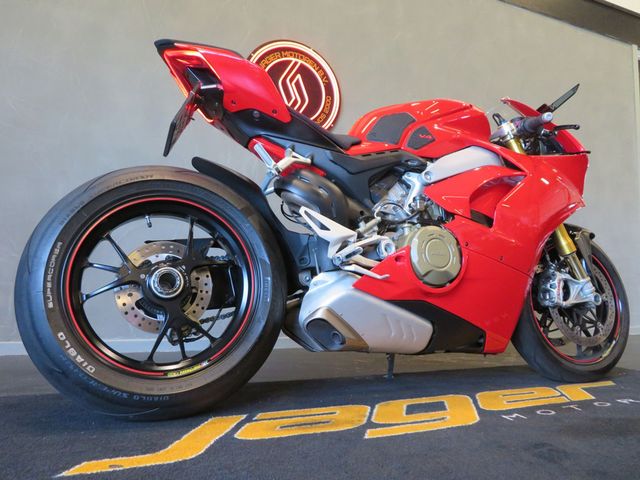 ducati - panigale-v4-s