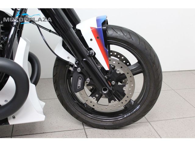 bmw - r-18