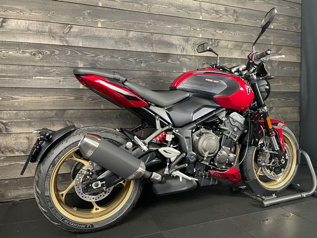 triumph - trident-800