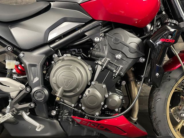 triumph - trident-800