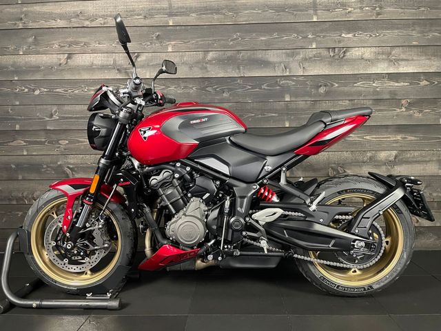 triumph - trident-800