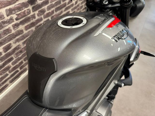 triumph - street-triple-rs