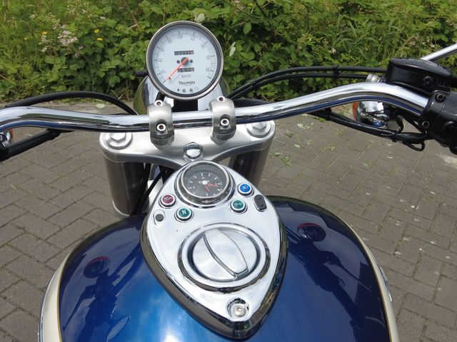 triumph - bonneville-america