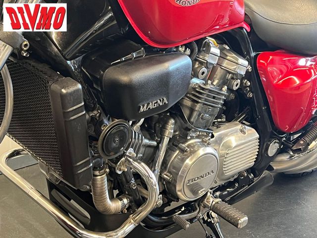 honda - vf-700-c-supermagna