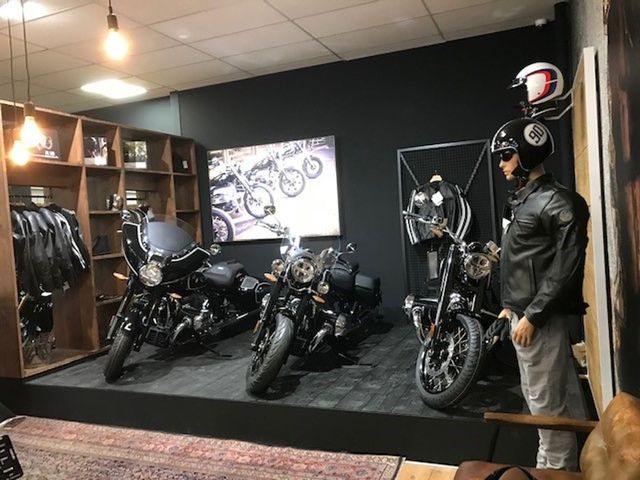 bmw - r-18