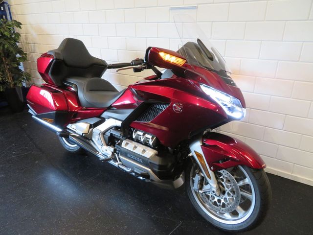 honda - gl-1800-goldwing-touring