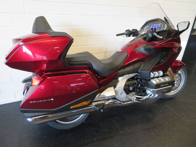 honda - gl-1800-goldwing-touring