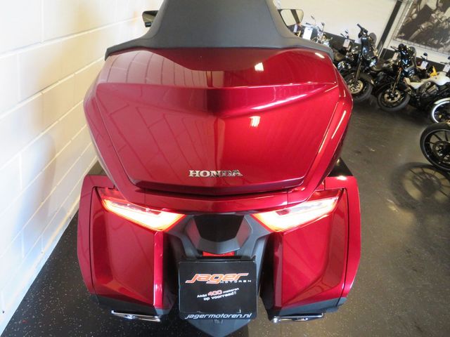 honda - gl-1800-goldwing-touring