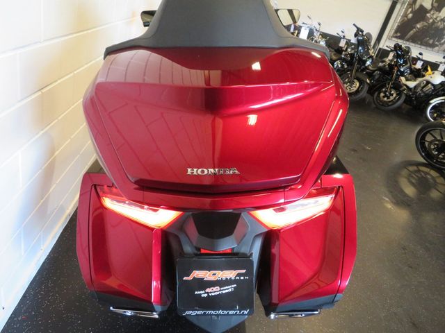 honda - gl-1800-goldwing-touring