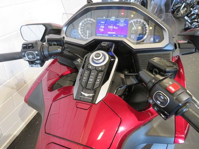 honda - gl-1800-goldwing-touring