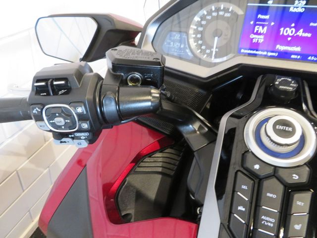 honda - gl-1800-goldwing-touring