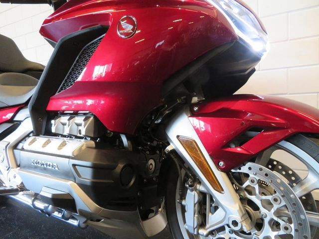 honda - gl-1800-goldwing-touring